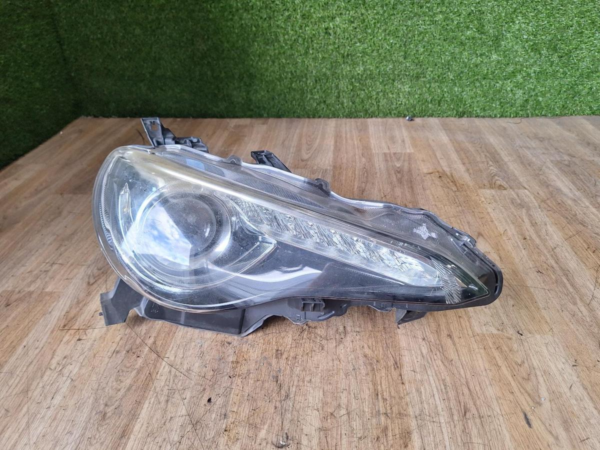 1000881268-Right Headlamp Top
