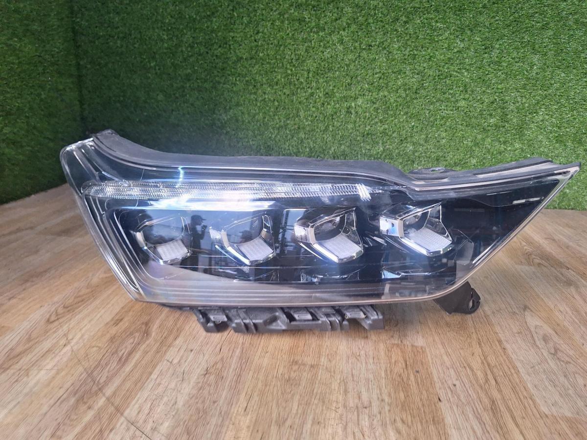 1000894944-Right Headlamp Top