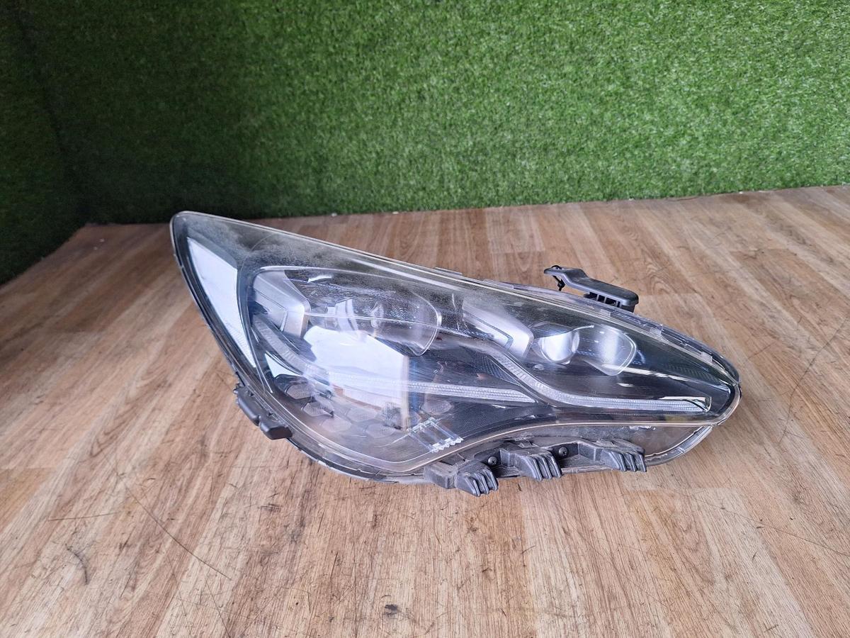 1000900785-Right Headlamp Top