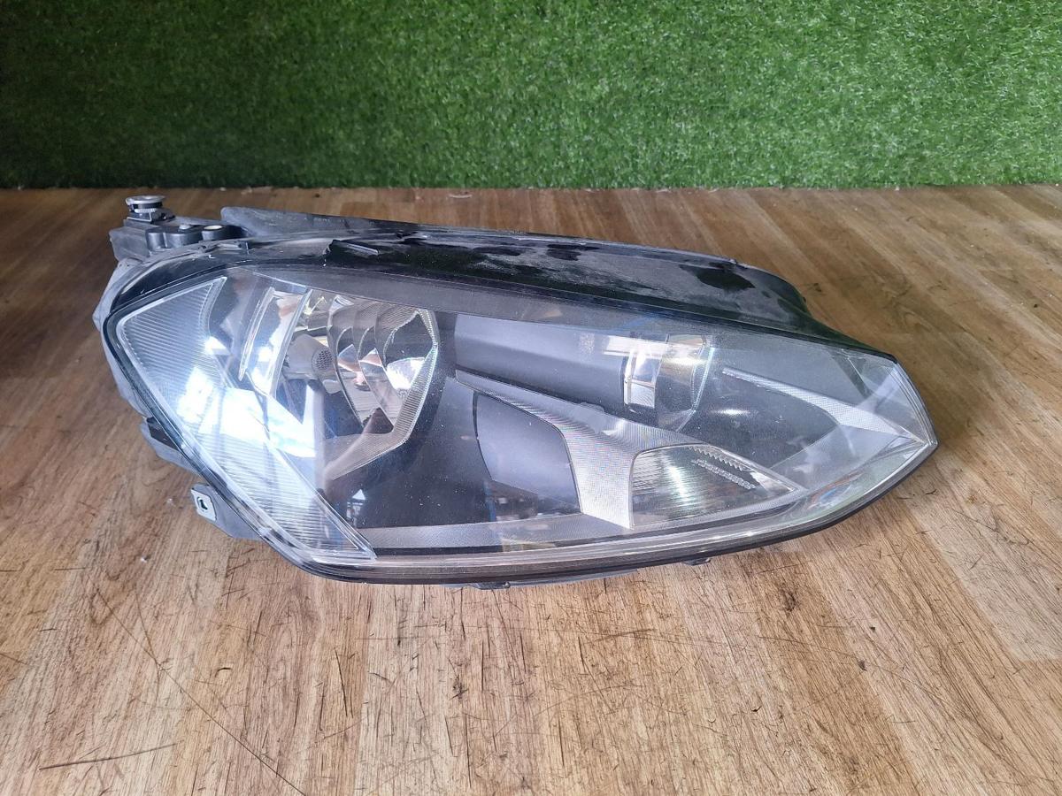 1000907307-Right Headlamp Top