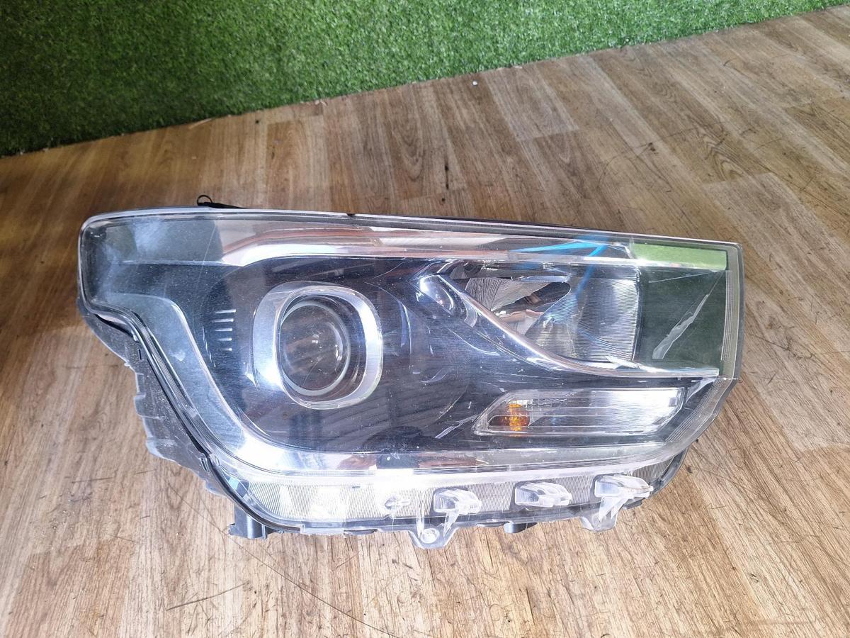 1000909375-Right Headlamp Top