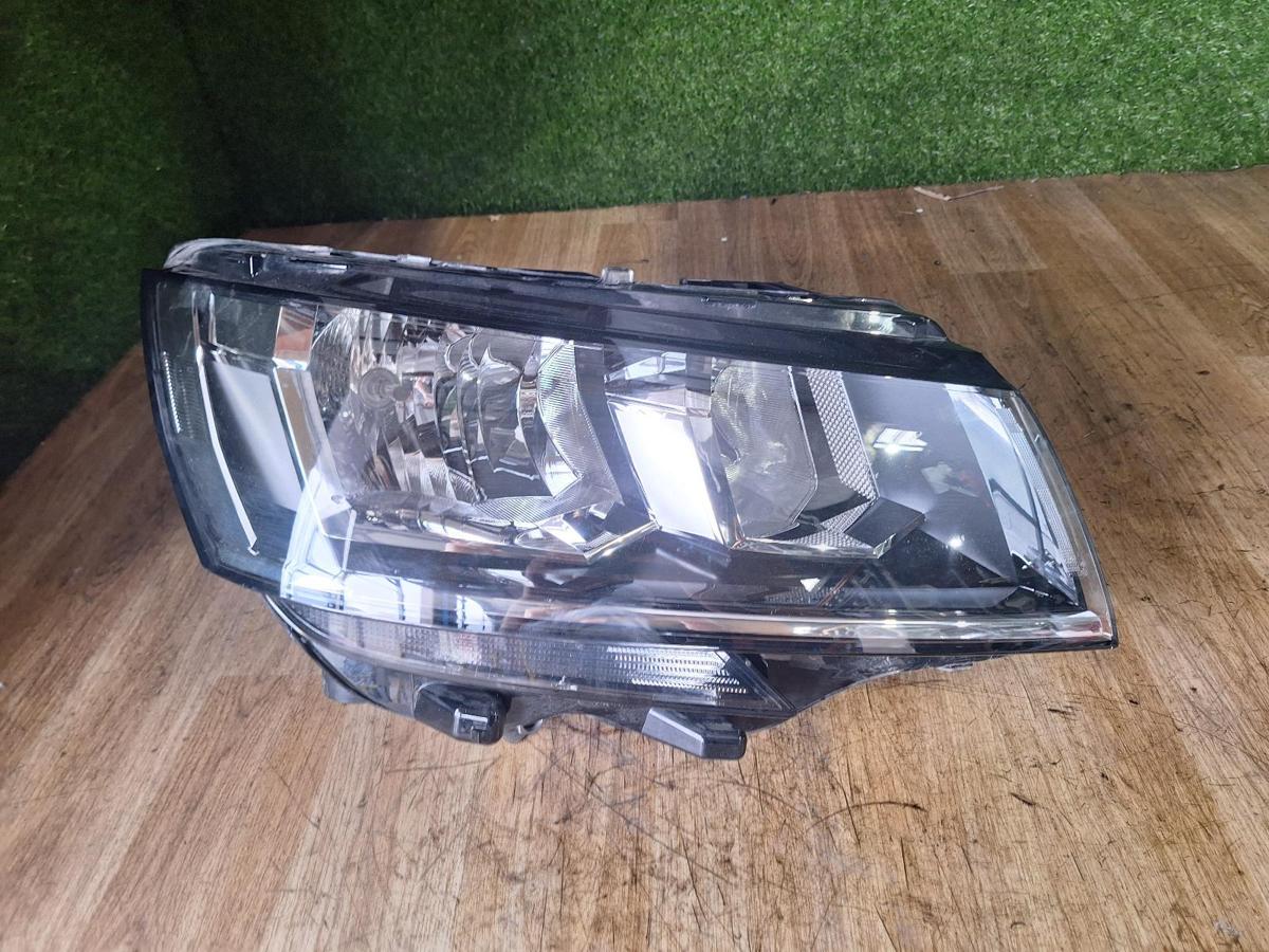 1000911375-Right Headlamp Top