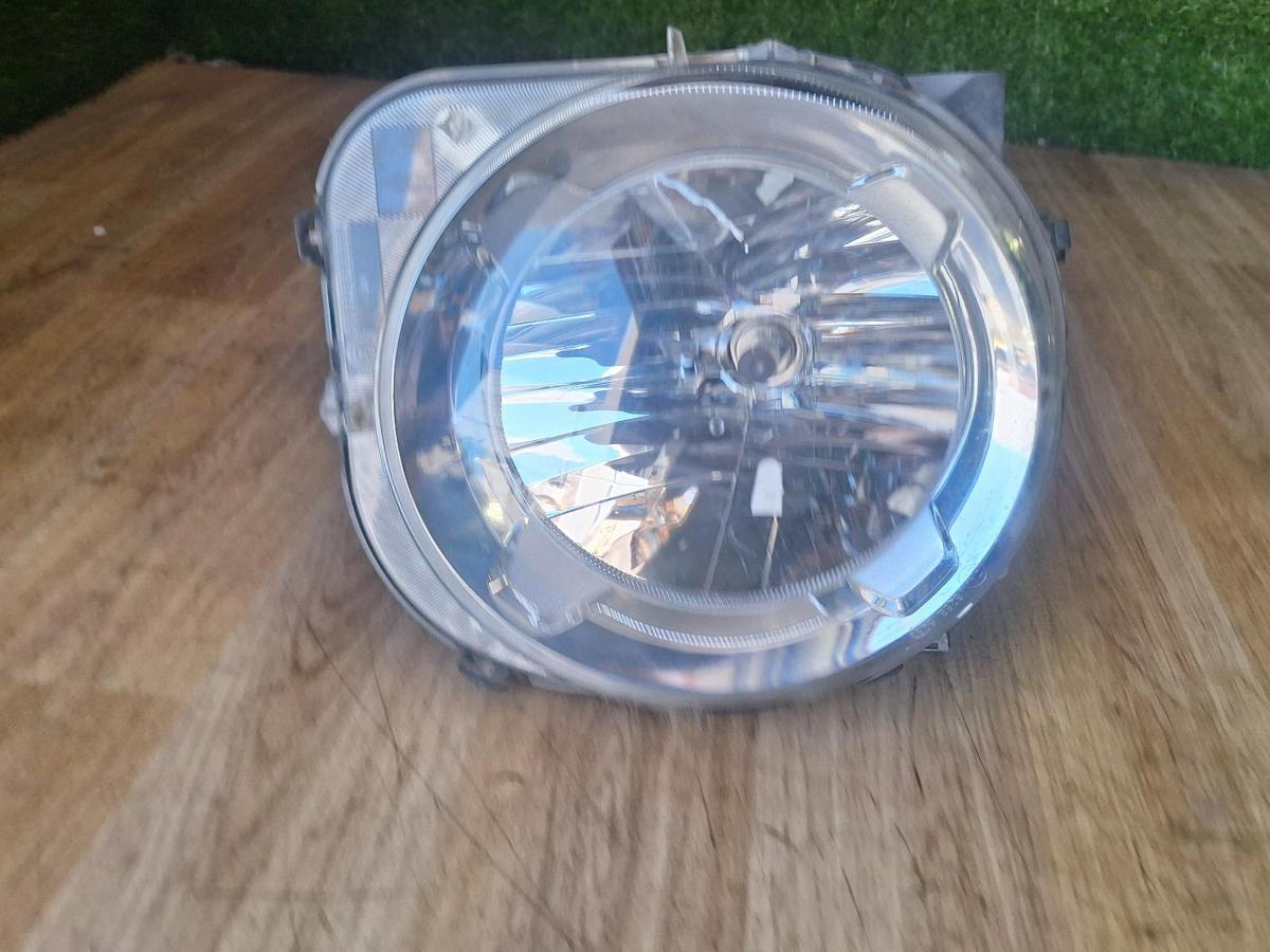 1000897578-Right Headlamp Top
