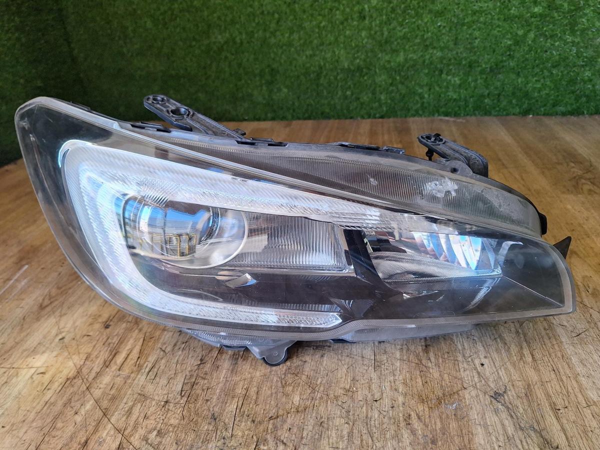 1000921415-Right Headlamp Top