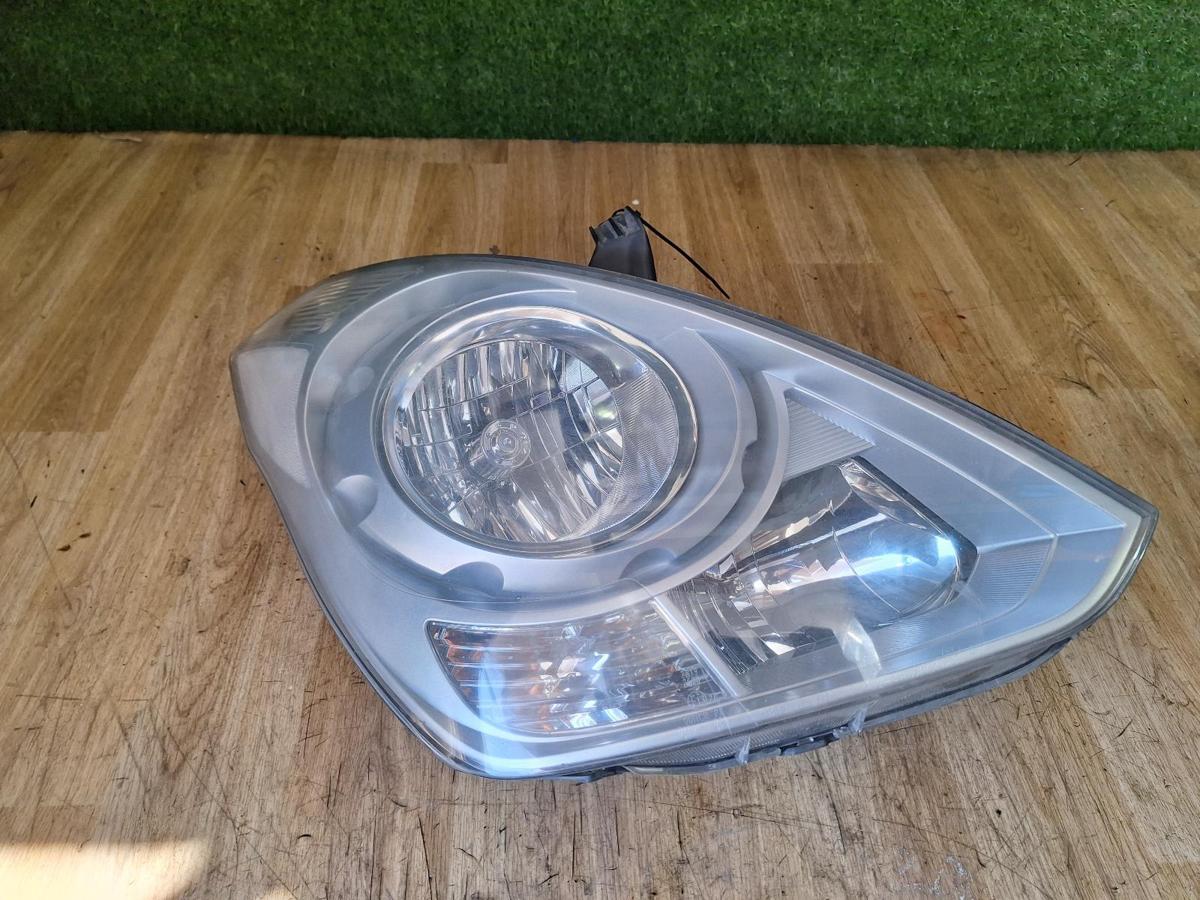 1000925041-Right Headlamp Top