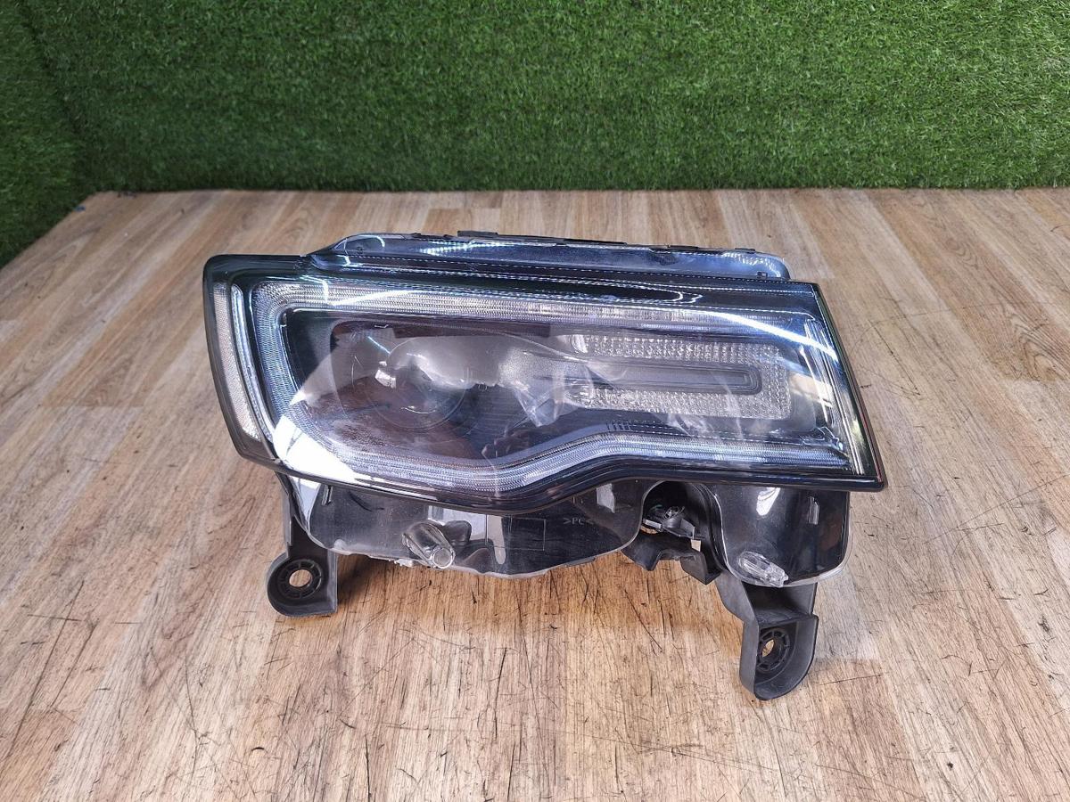 1000928185-Right Headlamp Top