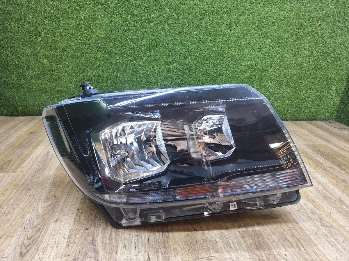 1000934085-Right Headlamp Top