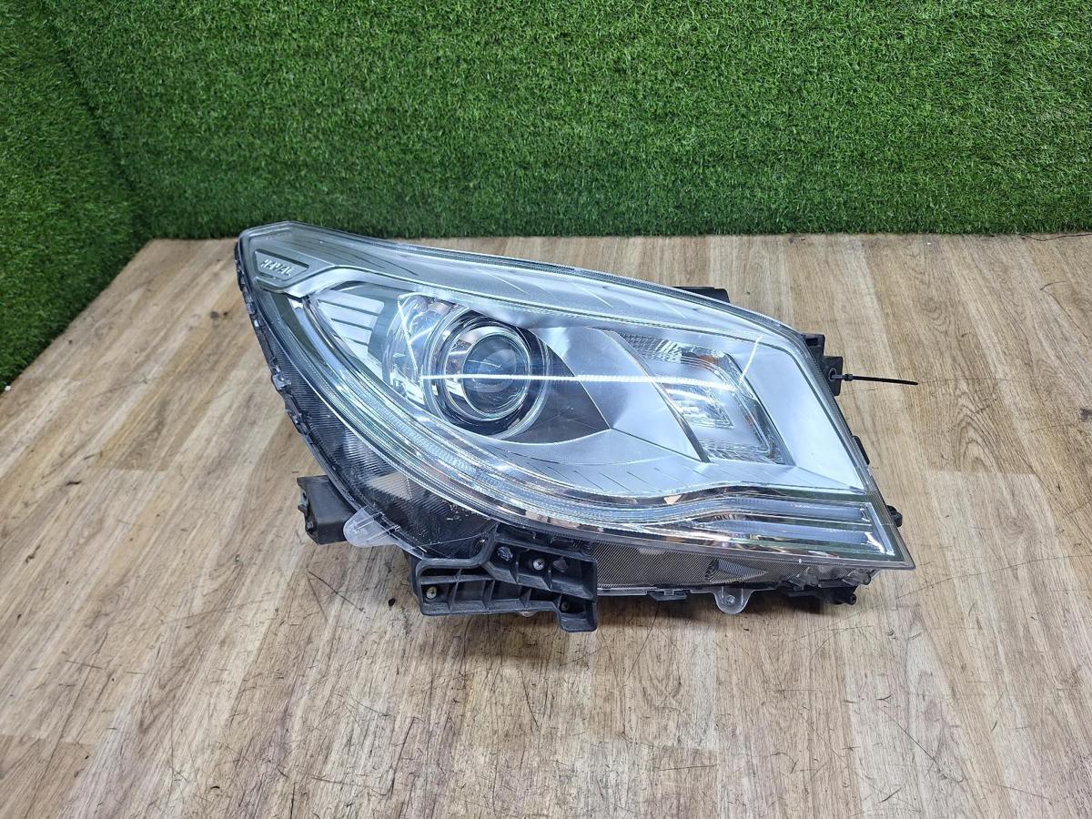 1000934330-Right Headlamp Top