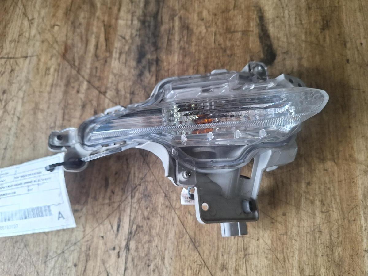1000908118-Right Indicator Fog Side Bumper Flasher Top