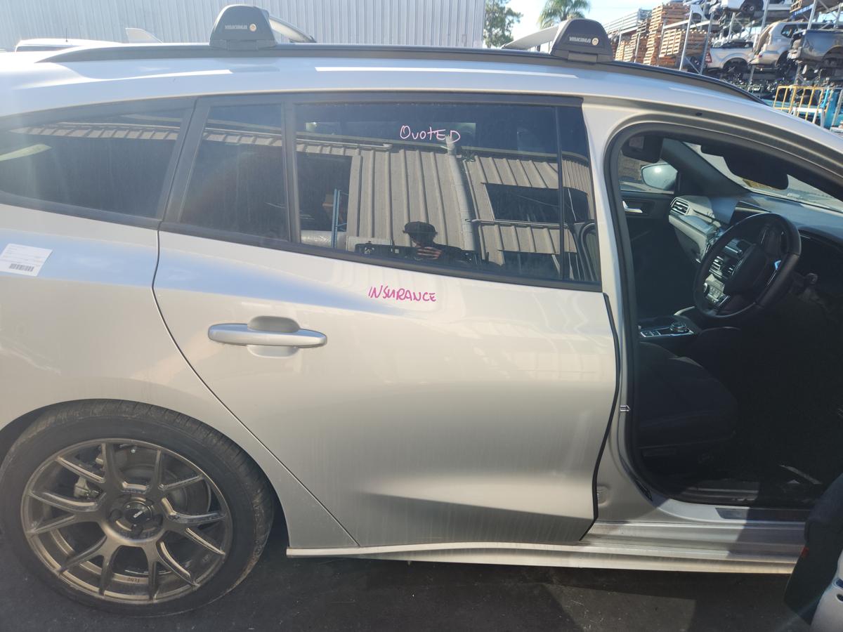 1000933023-Right Rear Door