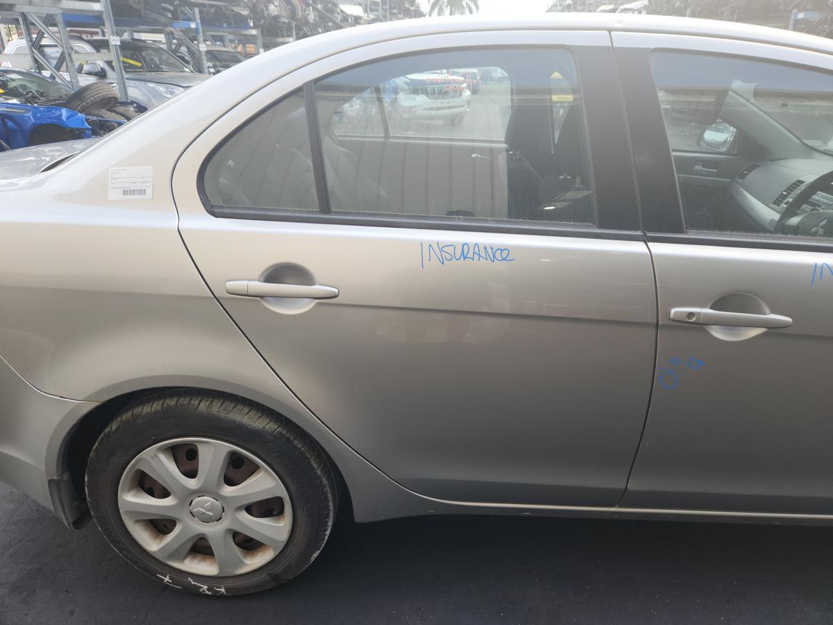 1000940178-Right Rear Door