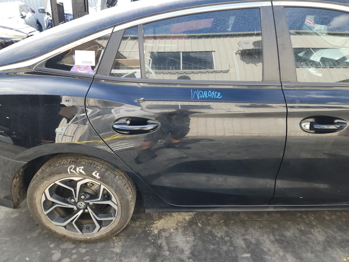 1000944627-Right Rear Door
