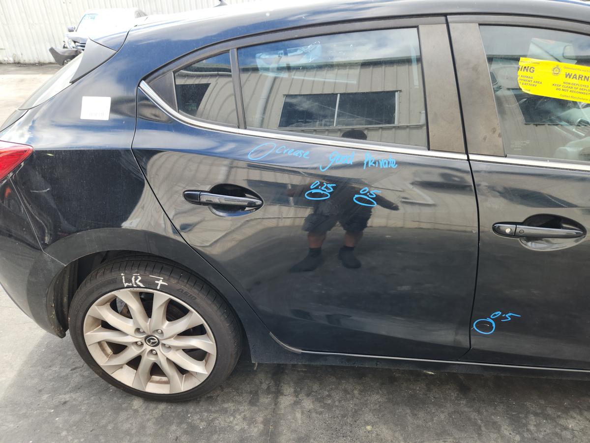 1000945844-Right Rear Door