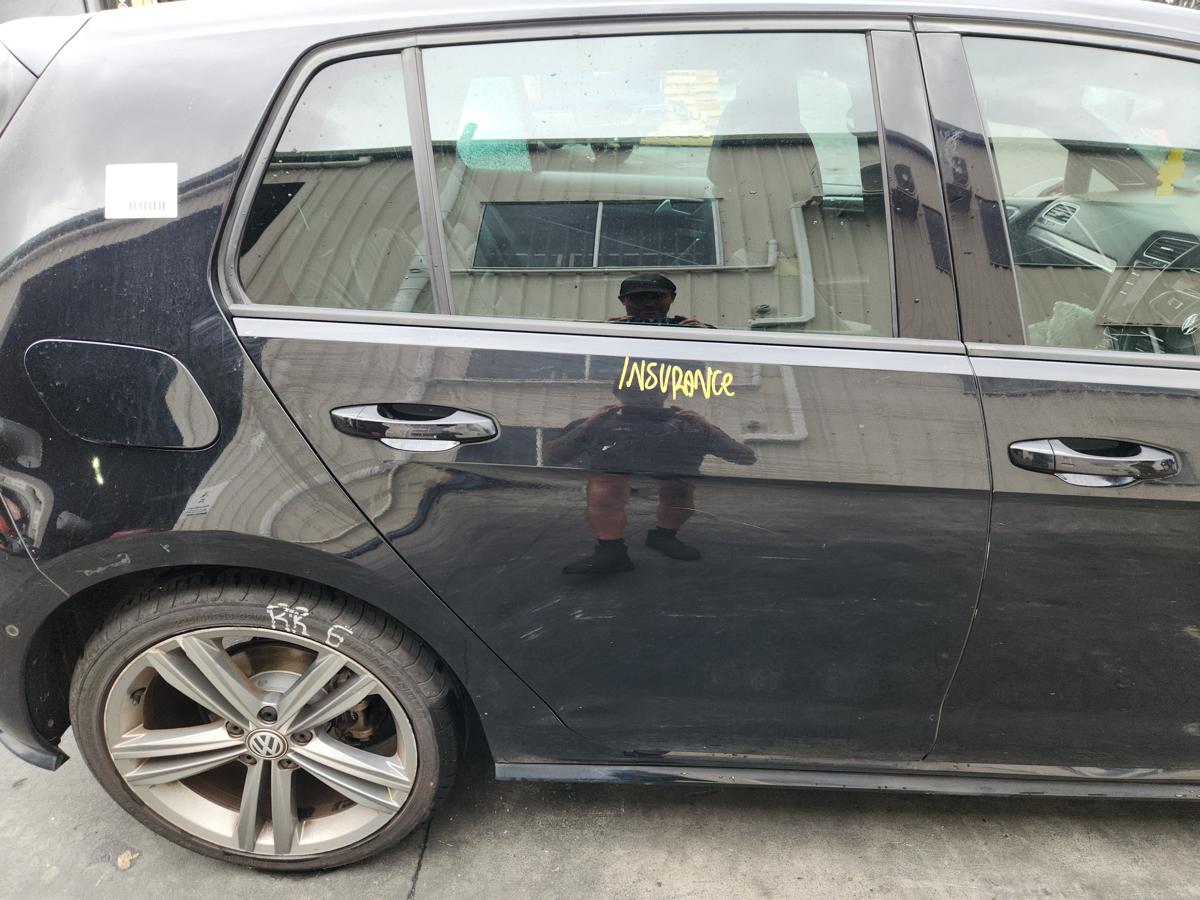 1000957523-Right Rear Door