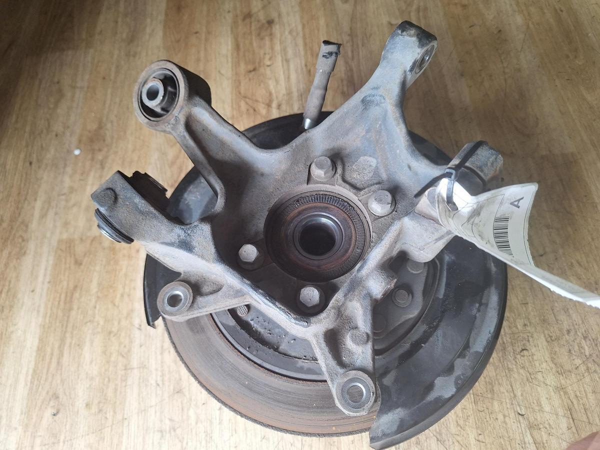 1000909939-Right Rear Hub Assembly Top