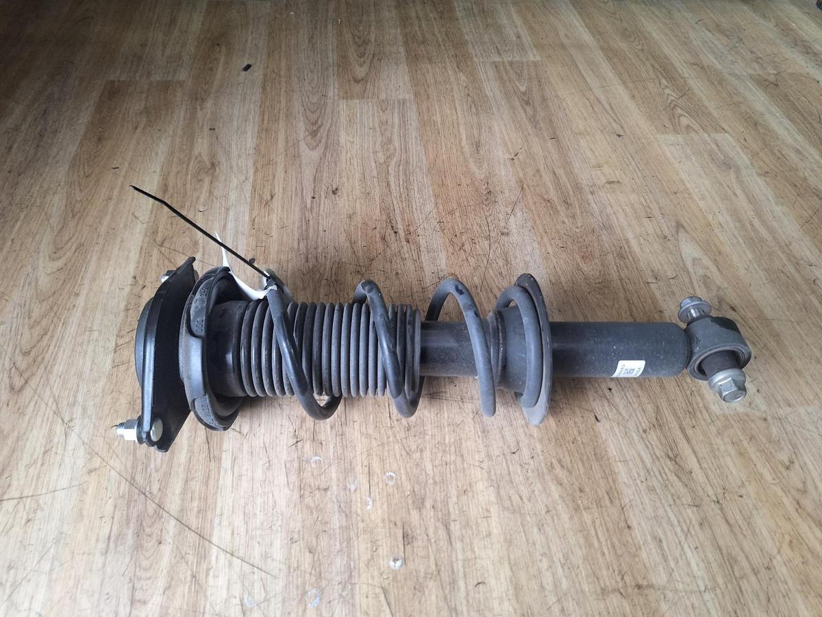 1000902224-Right Rear Strut Top