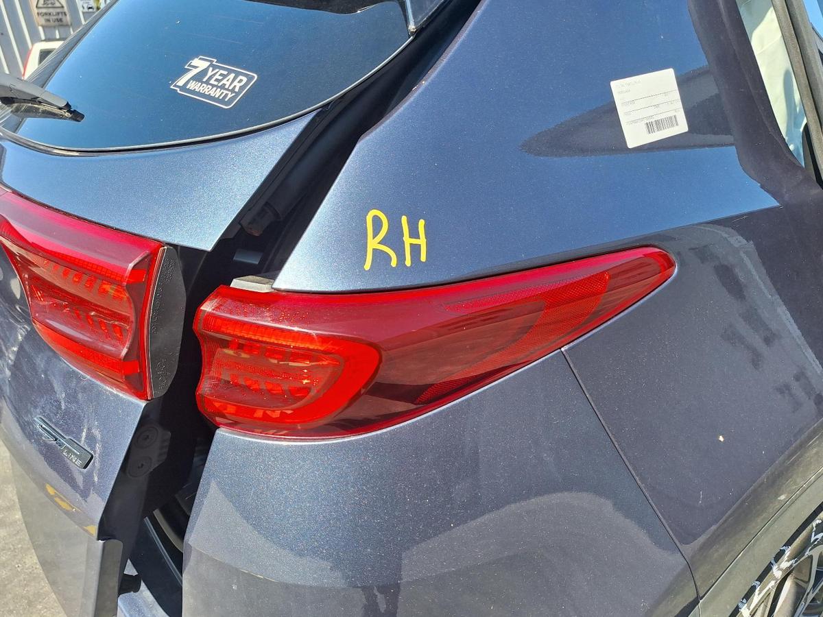 1000808536-Right Taillight