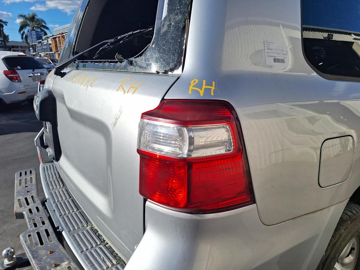 1000783766-Right Taillight
