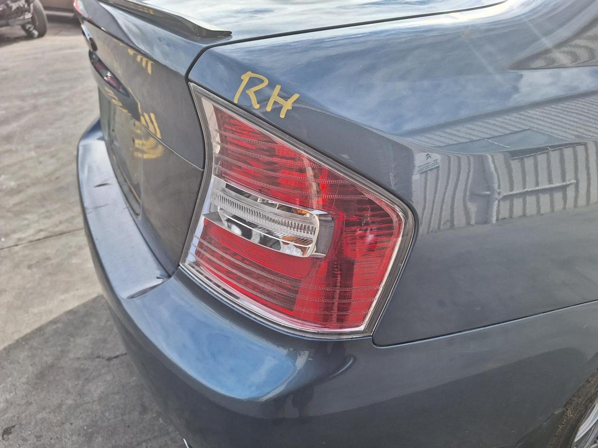 1000757588-Right Taillight