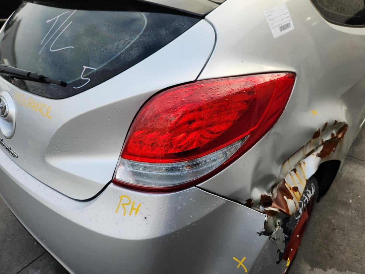 1000833341-Right Taillight