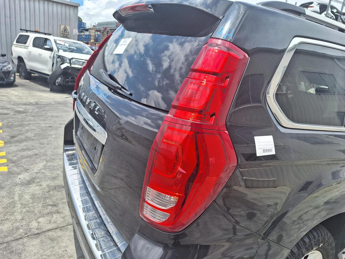 1000746099-Right Taillight