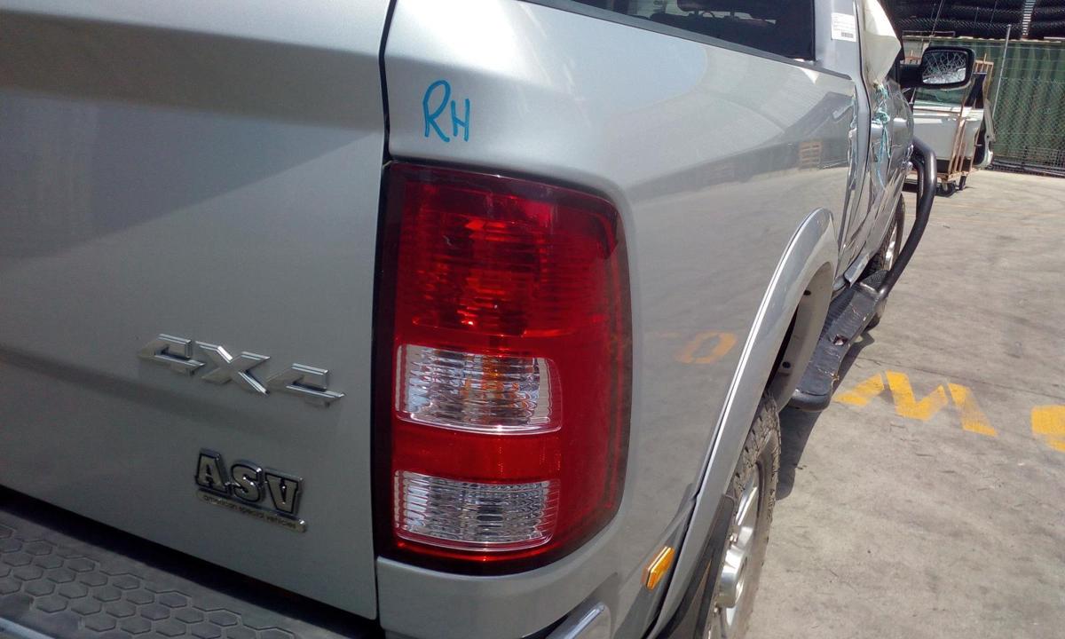 1000686870-Right Taillight