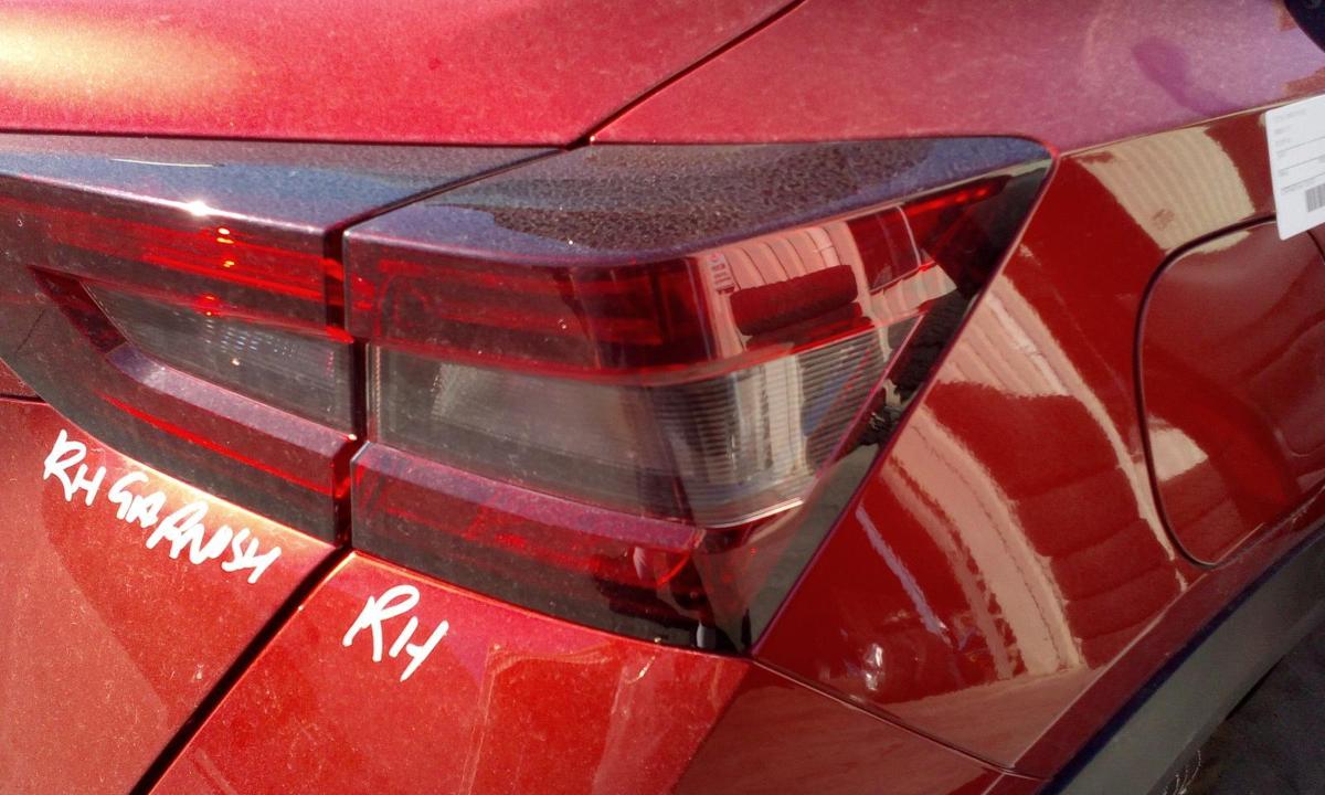 1000660715-Right Taillight