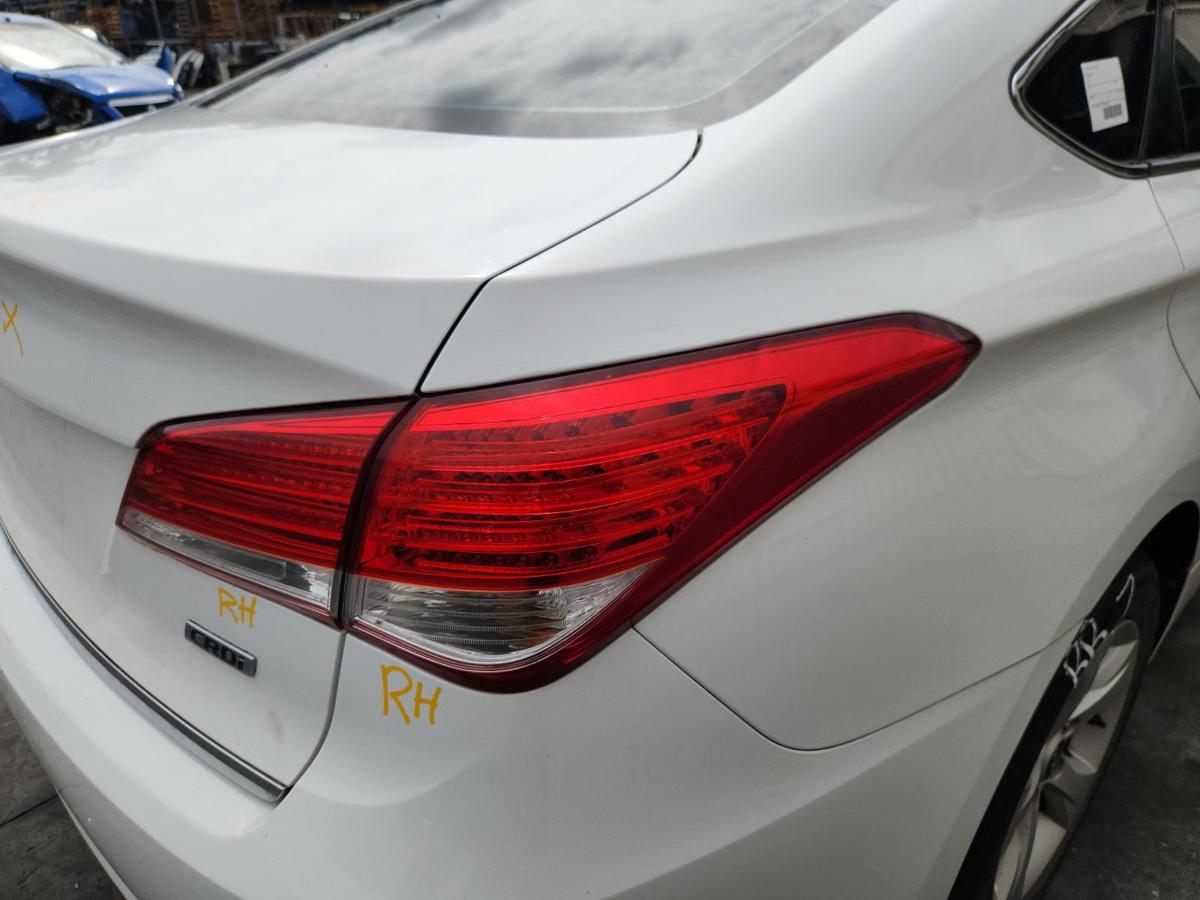 1000831043-Right Taillight