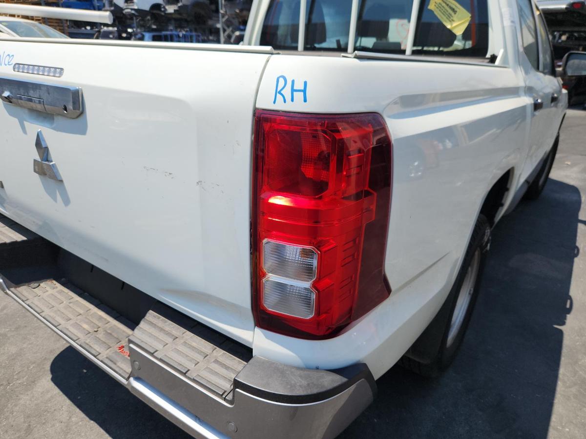 1000870994-Right Taillight