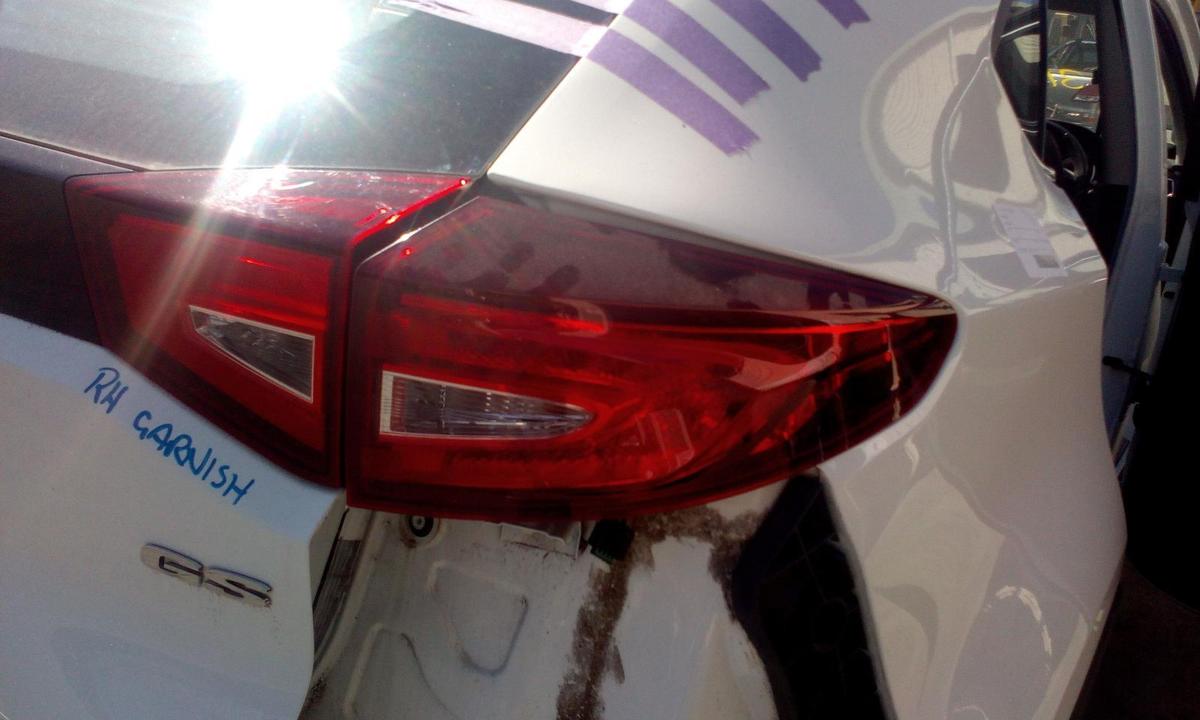 1000661049-Right Taillight