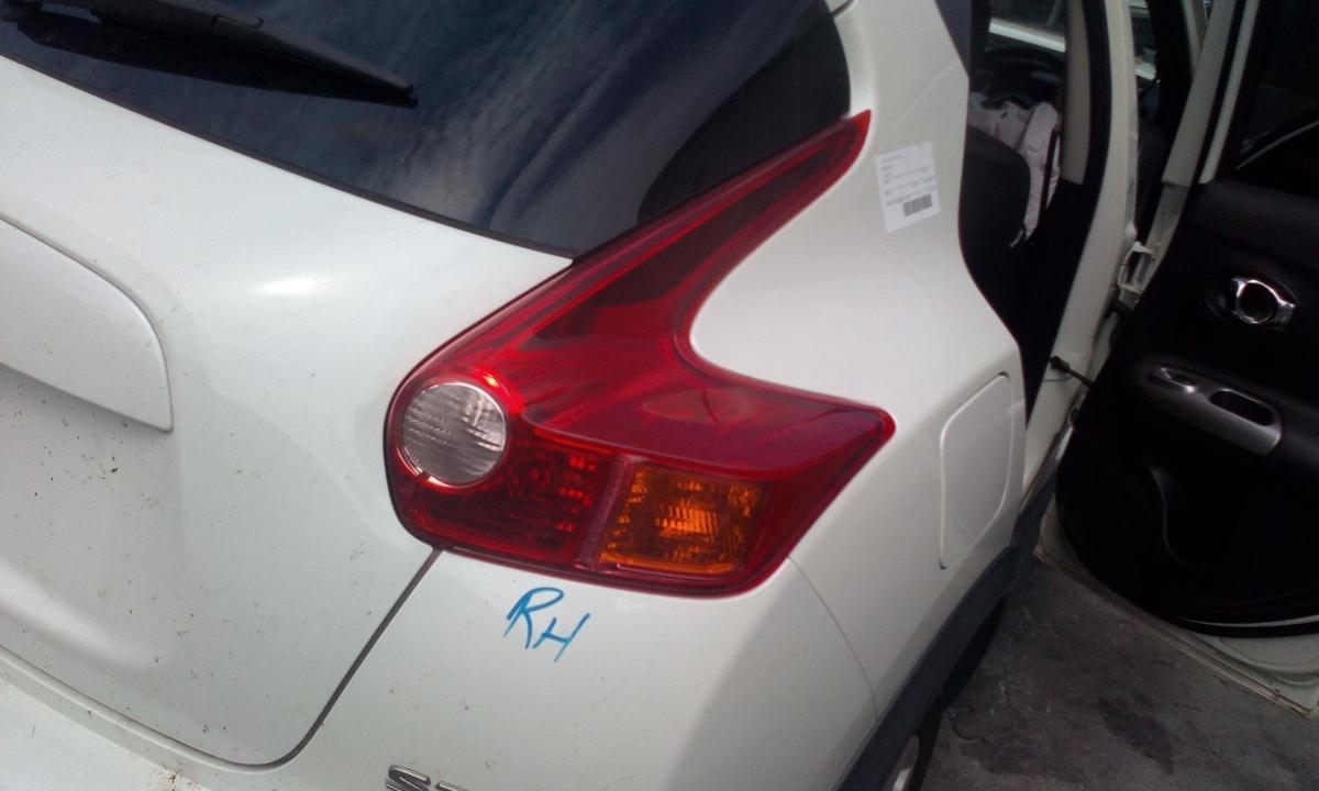 1000685975-Right Taillight