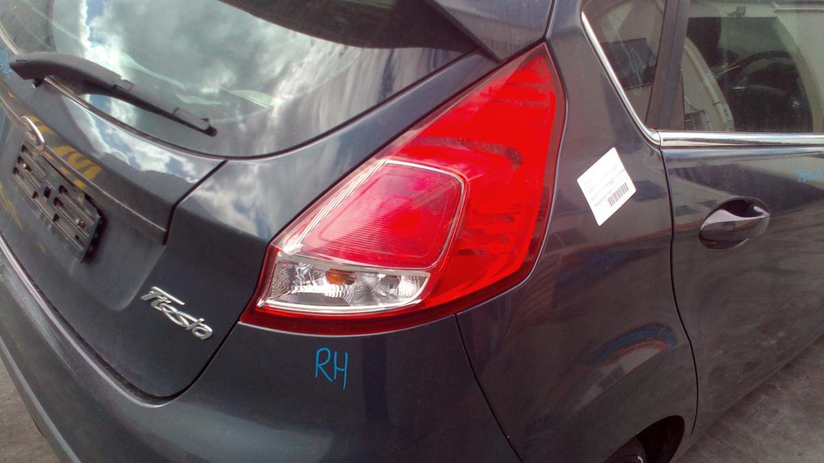 1000715384-Right Taillight