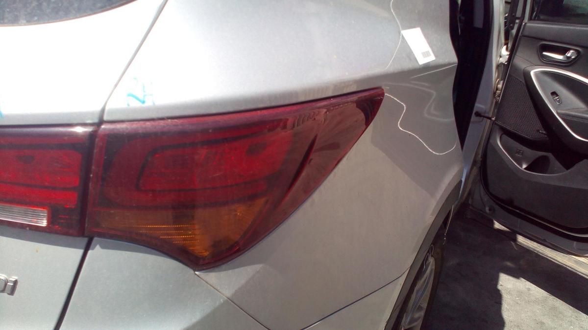 1000728131-Right Taillight
