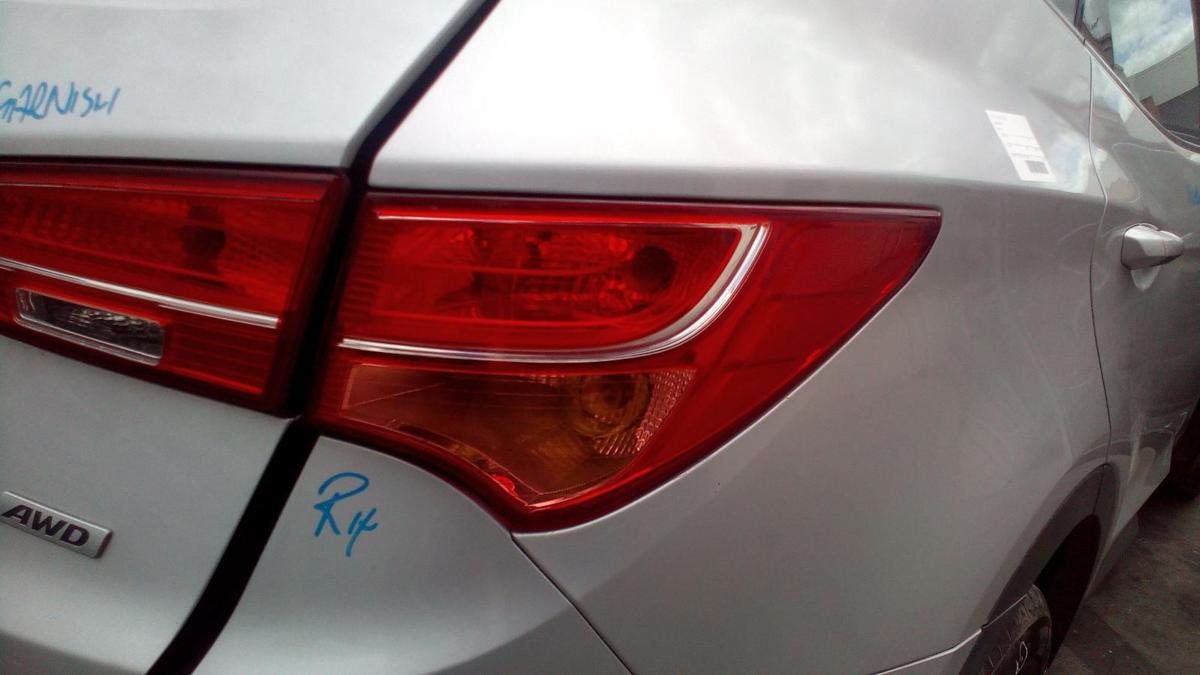 1000729925-Right Taillight