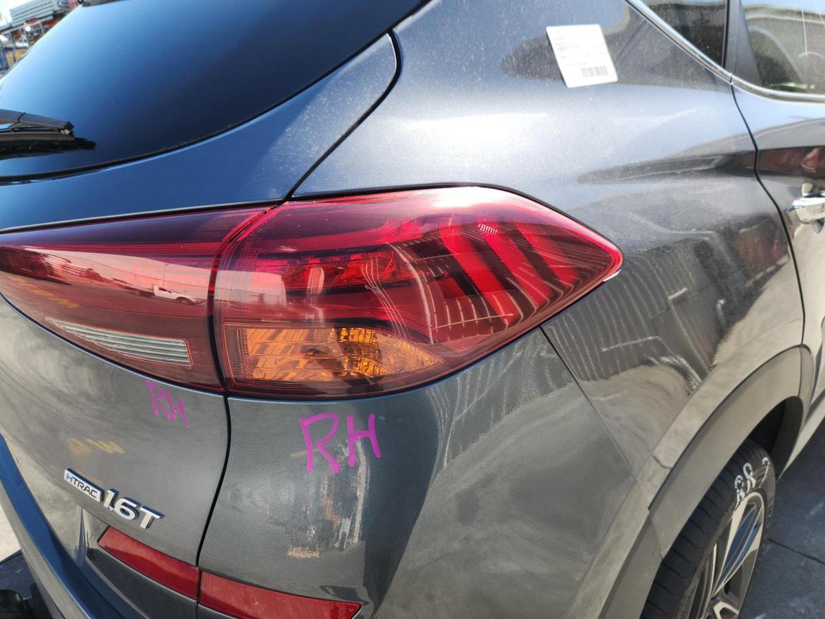 1000822031-Right Taillight