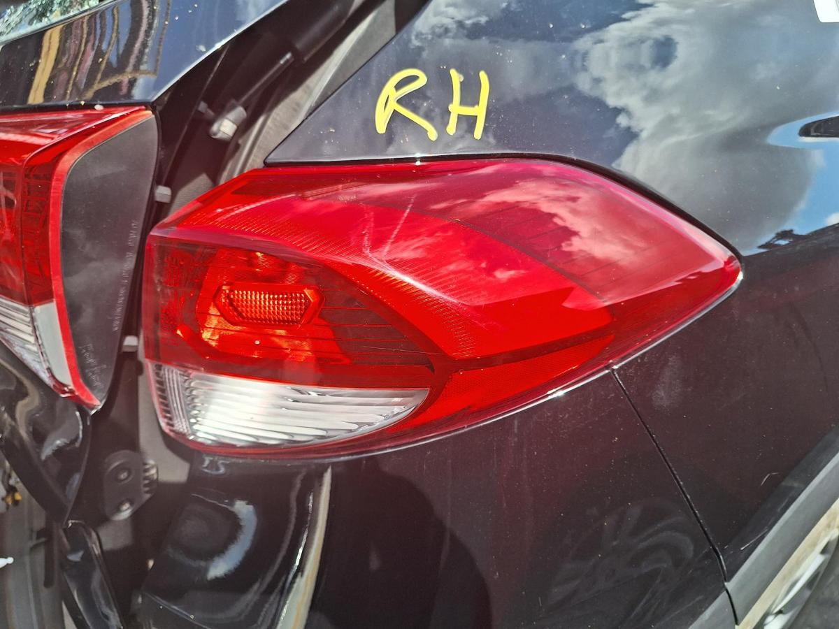 1000752533-Right Taillight