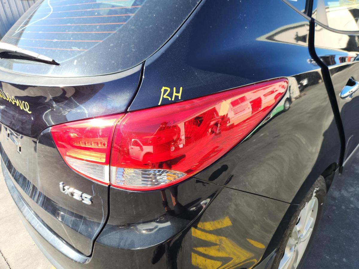 1000849539-Right Taillight