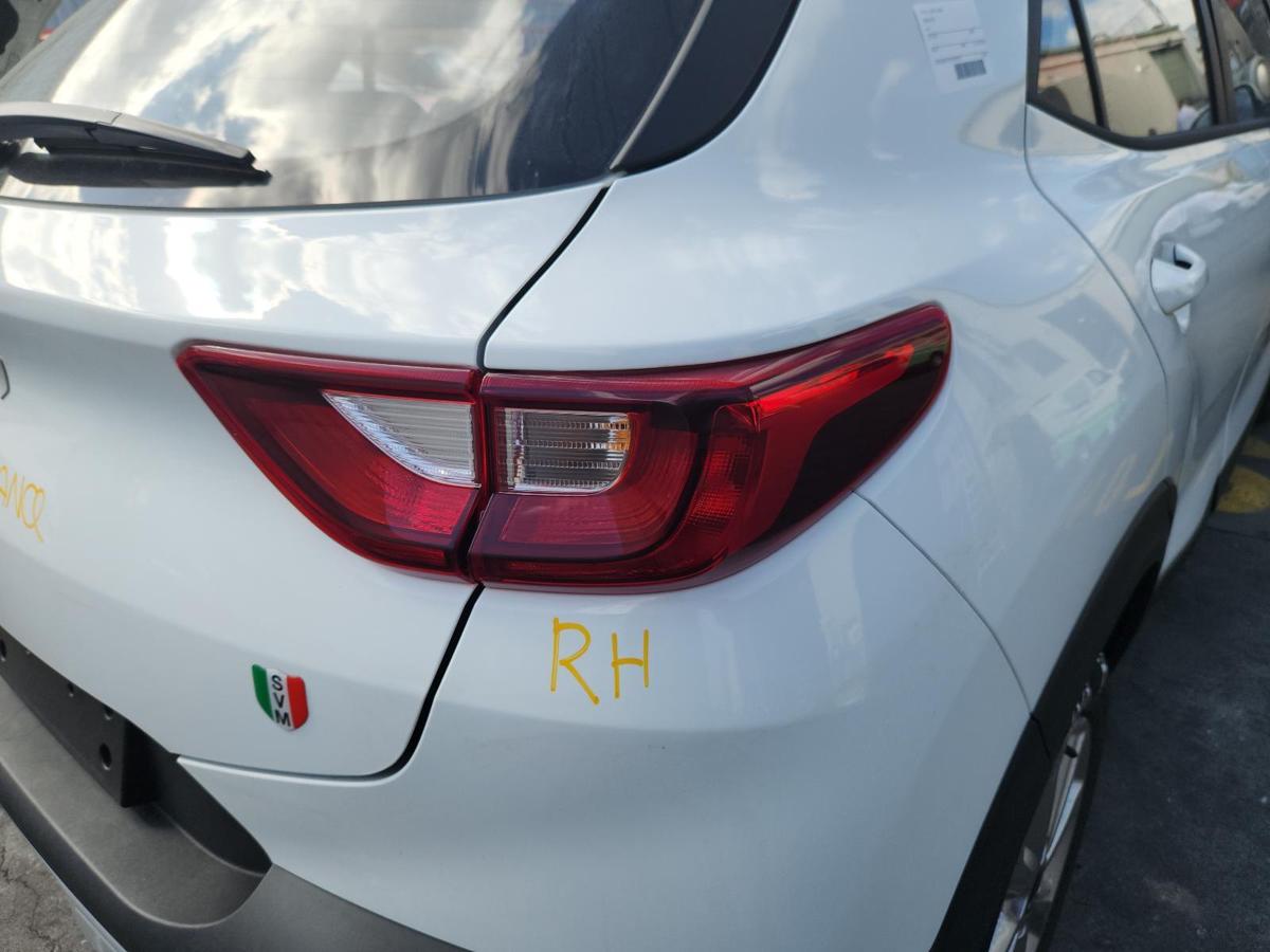 1000853452-Right Taillight