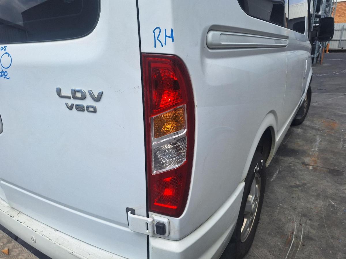 1000814994-Right Taillight