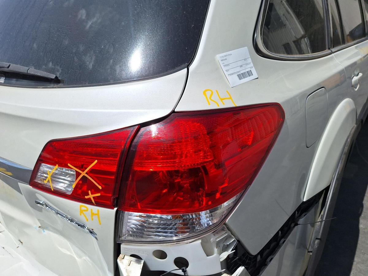 1000805386-Right Taillight