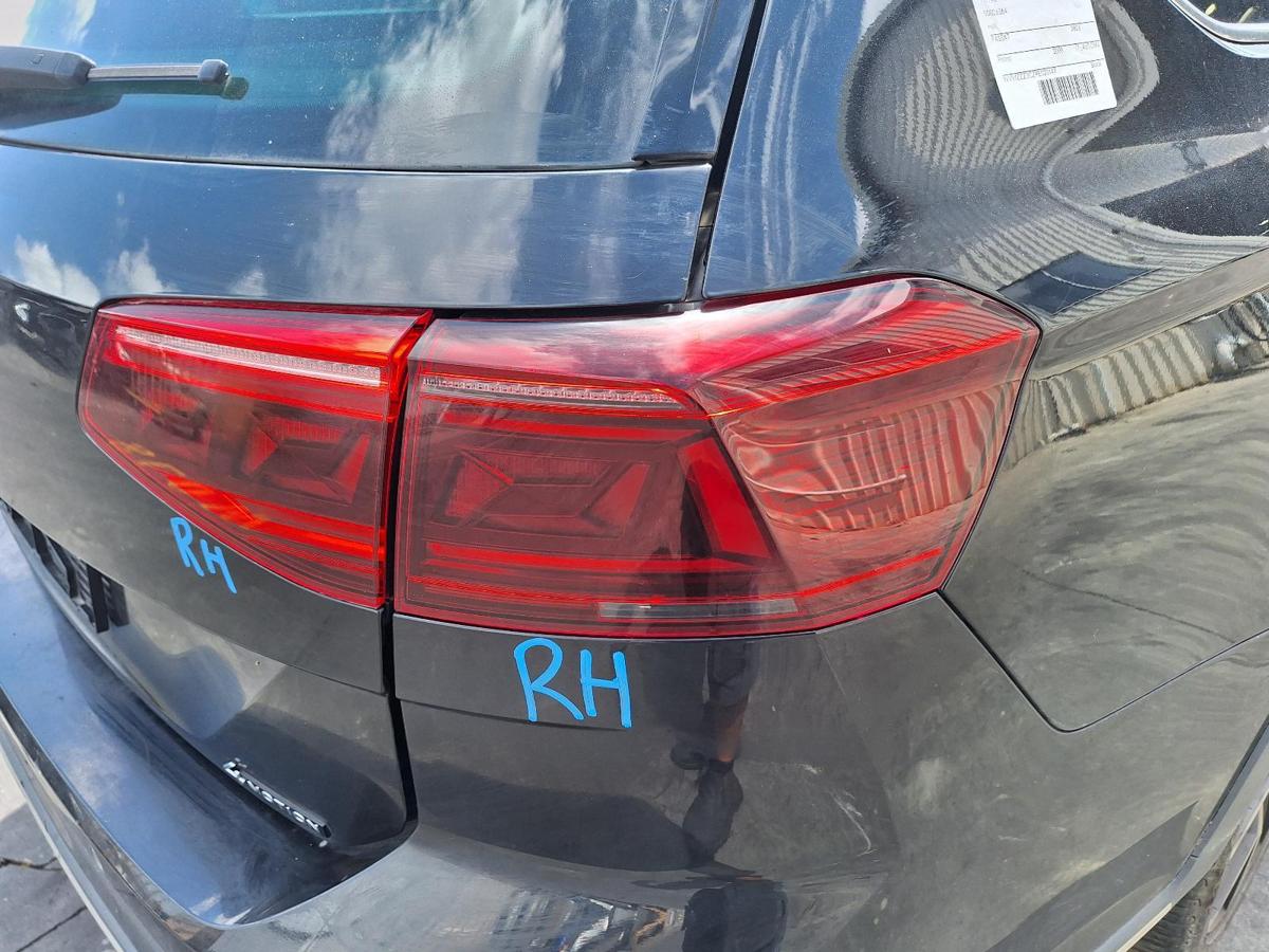 1000807382-Right Taillight