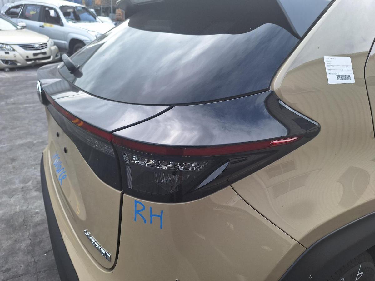 1000763815-Right Taillight