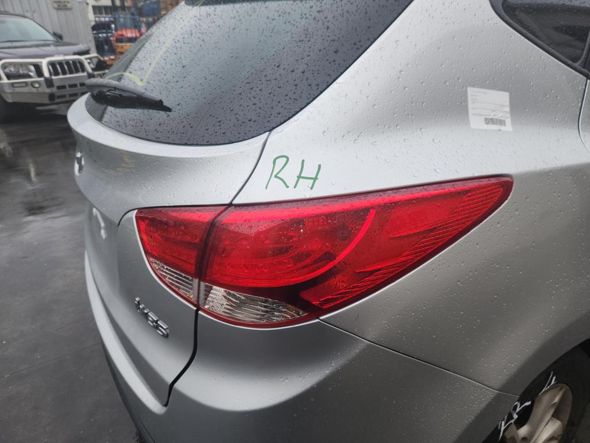 1000788610-Right Taillight
