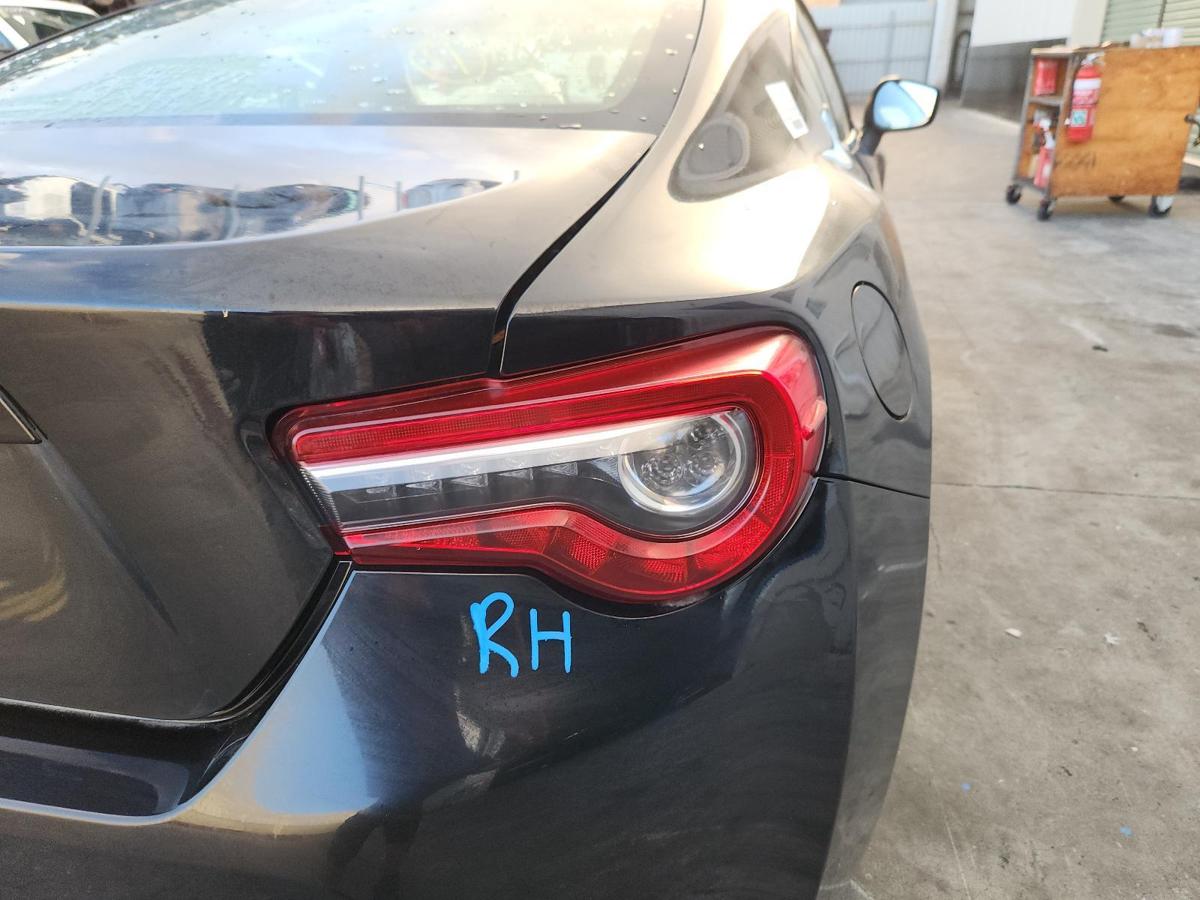 1000817882-Right Taillight