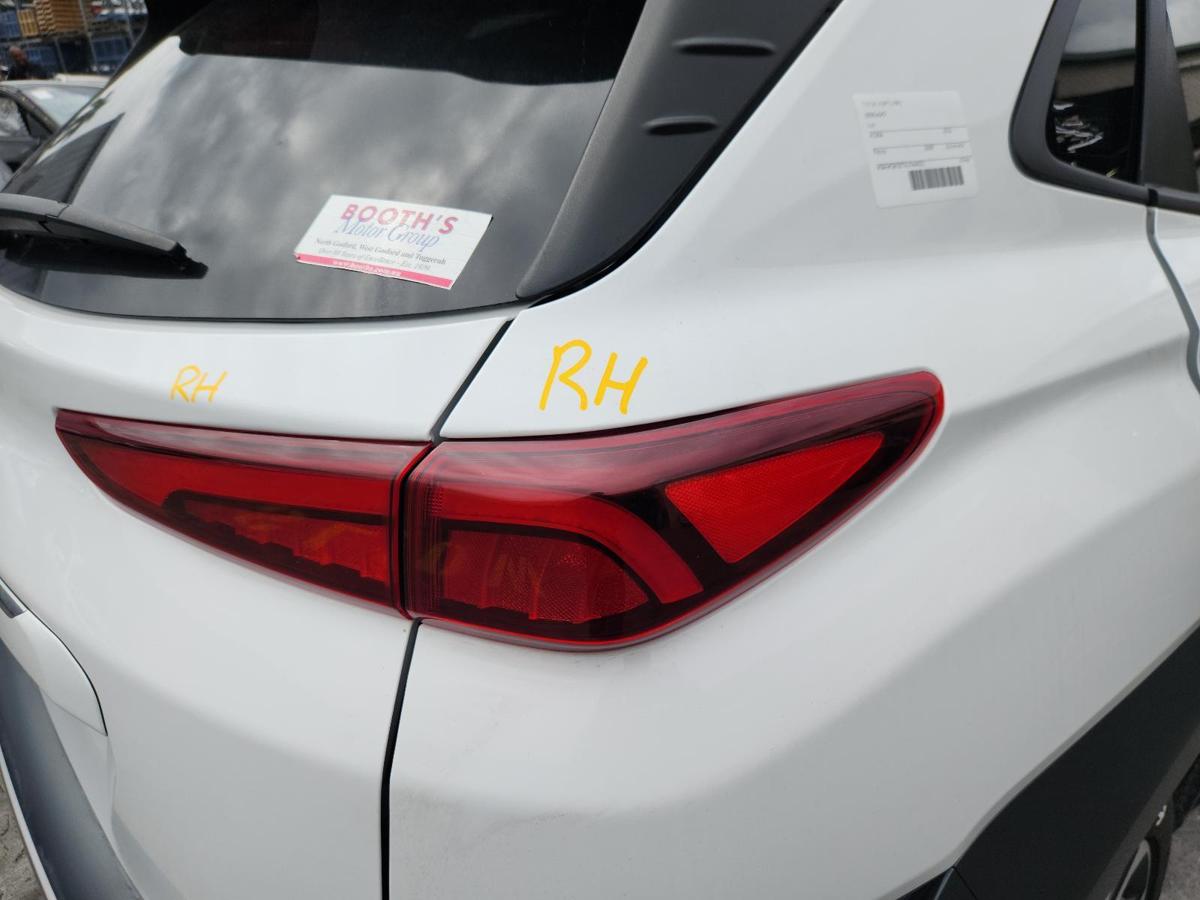 1000839370-Right Taillight