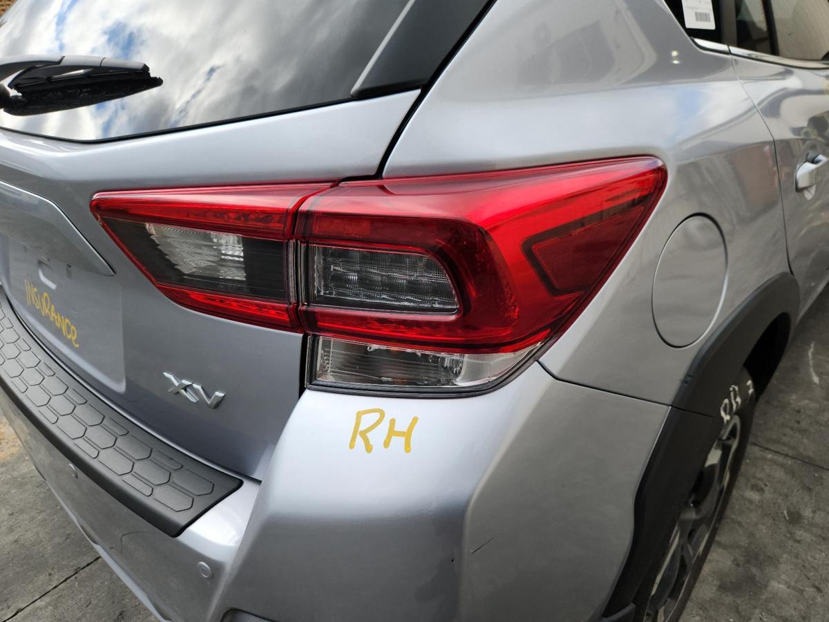 1000845385-Right Taillight