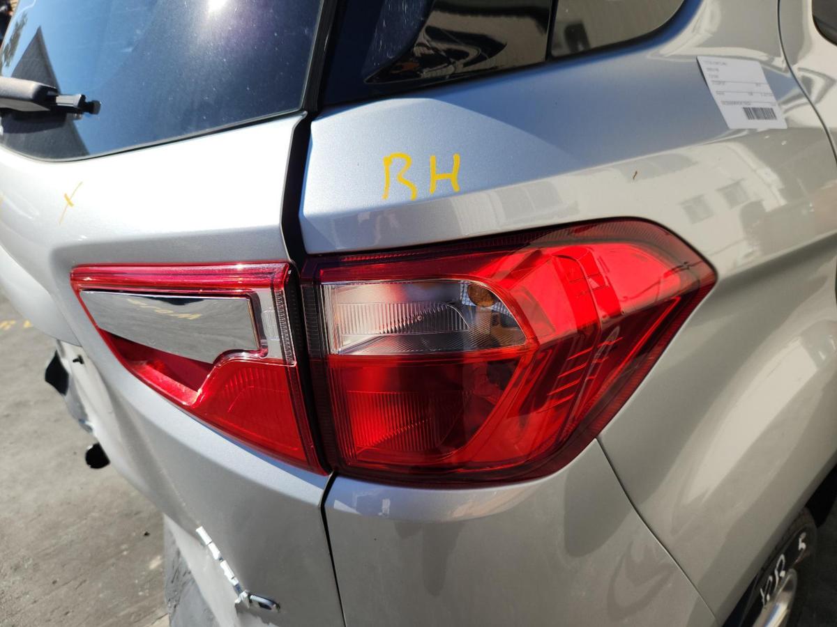1000850880-Right Taillight