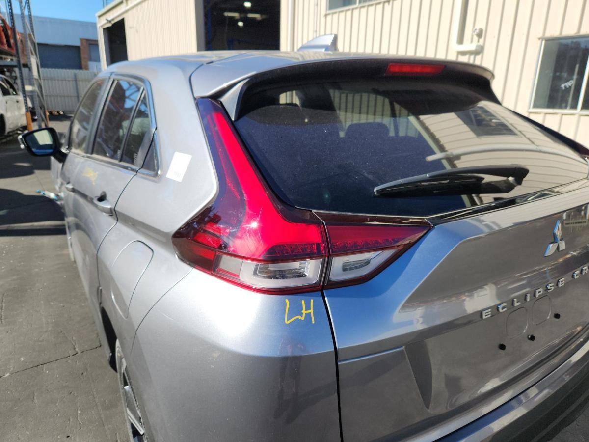 1000855575-Right Taillight