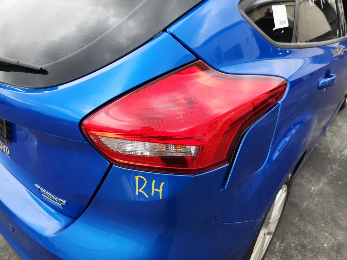 1000860395-Right Taillight