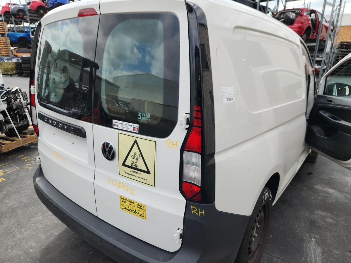 1000866936-Right Taillight